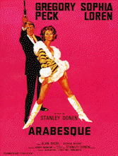 Gregory Peck, Sophia Loren, Alan Badel... Le professeur David Pollock, �minent connaisseur des hi�roglyphes et professeur de langues anciennes � Oxford, se retrouve bien malgr� lui au cur dune organisation despionnage au Moyen Orient. En effet, on a besoin de ses talents pour d�chiffrer un message cod�...